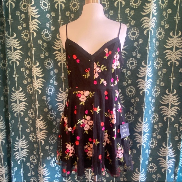 Lulu’s Favorite Fleur Black Mesh Floral Embroidered Skater Dress Sz L NWT - Picture 7 of 15